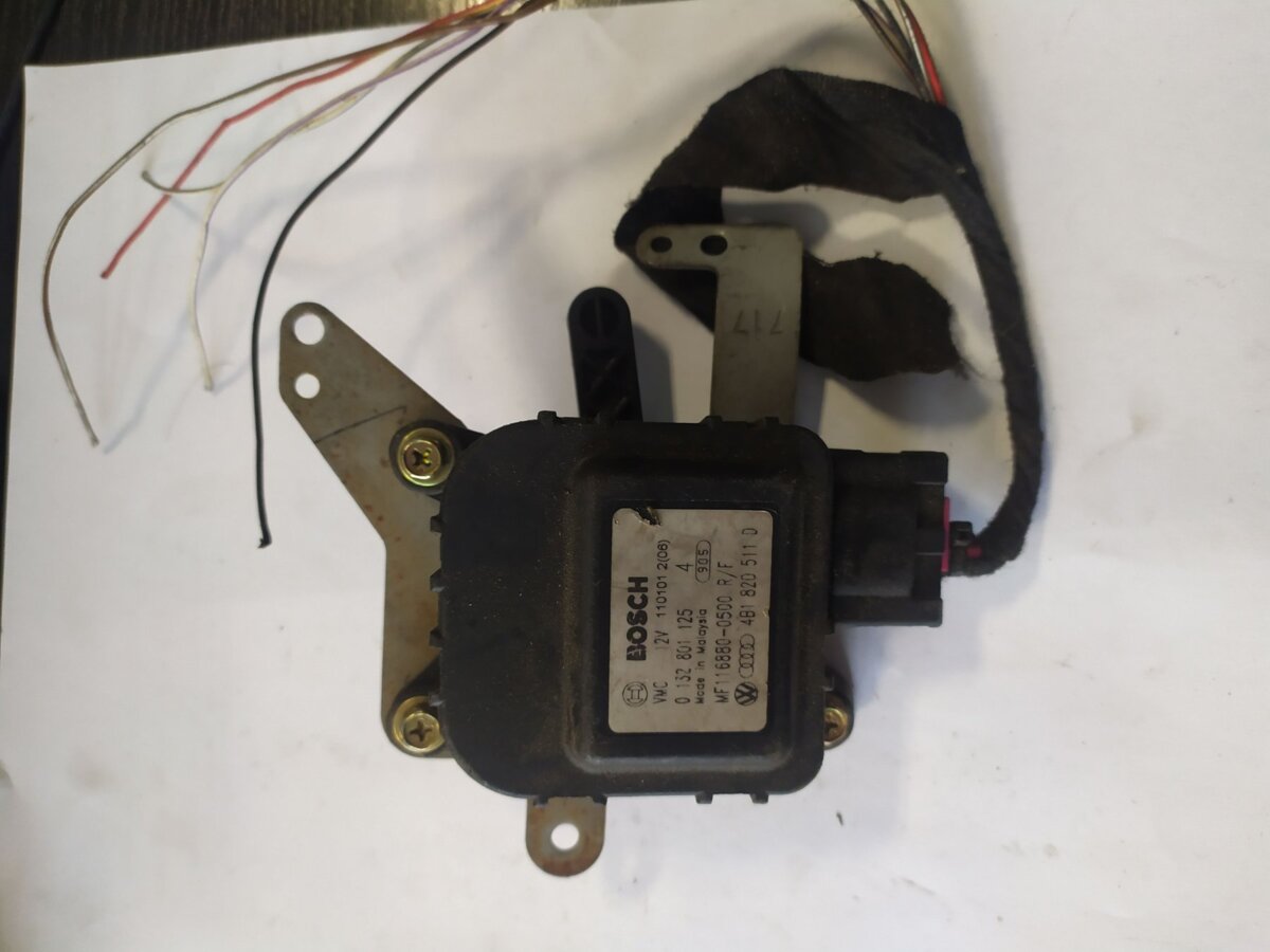 Заслінка пічки a6 c5 Audi A6 C5 (1997-2004) 4B1820511D