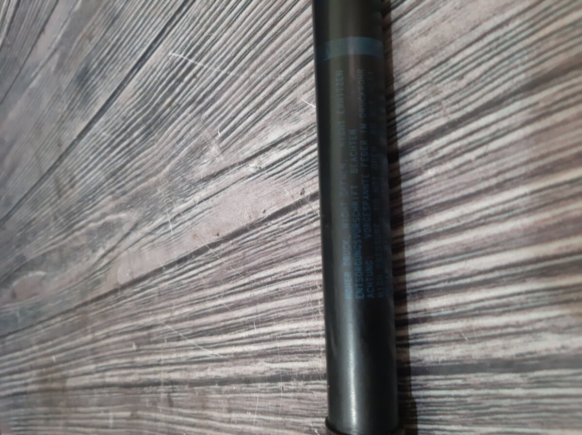 амортизатор багажника лівий; амортизатор багажника правий; амортизатор двері 3/5-ї задньої; амортизатор двері багажника; амортизатор двері задньої; амортизатор двері п'ятої; амортизатор для багажника газовий; амортизатор задньої ляди; амортизатор кришки б