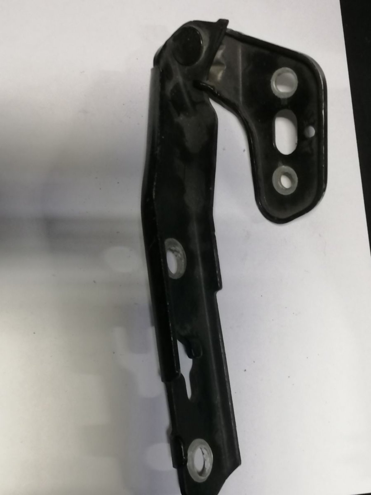 амортизатор капота газовий; амортизатор під капот; стійка капота; упор капота; амортизатор капота Audi A6 C6 (2004-2011) 4F0823302