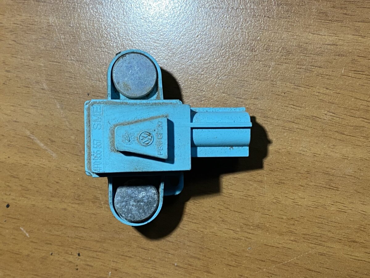 Датчик удару бічний Audi A6 C6 (2004-2011) 4F0955557