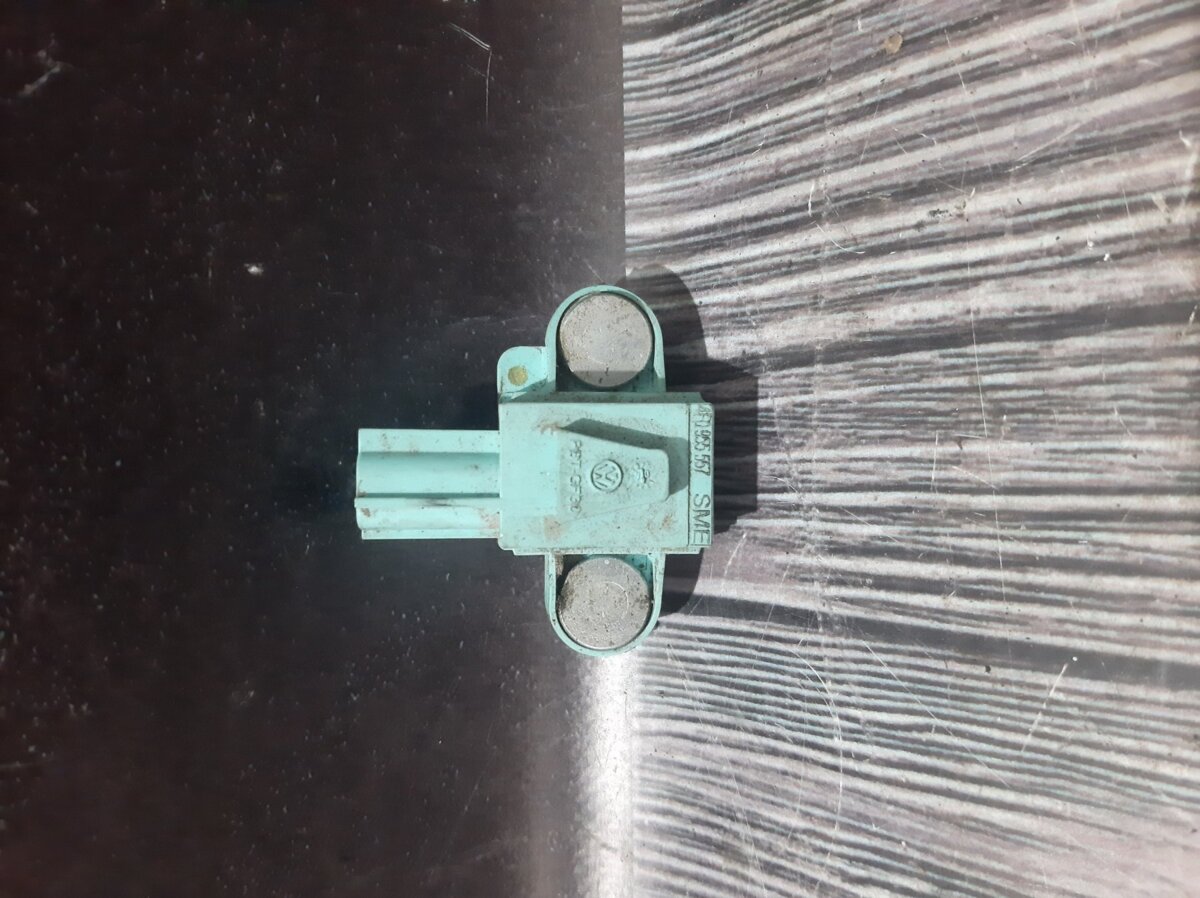 Датчик удару бічний Audi A6 C6 (2004-2011) 4F0955557