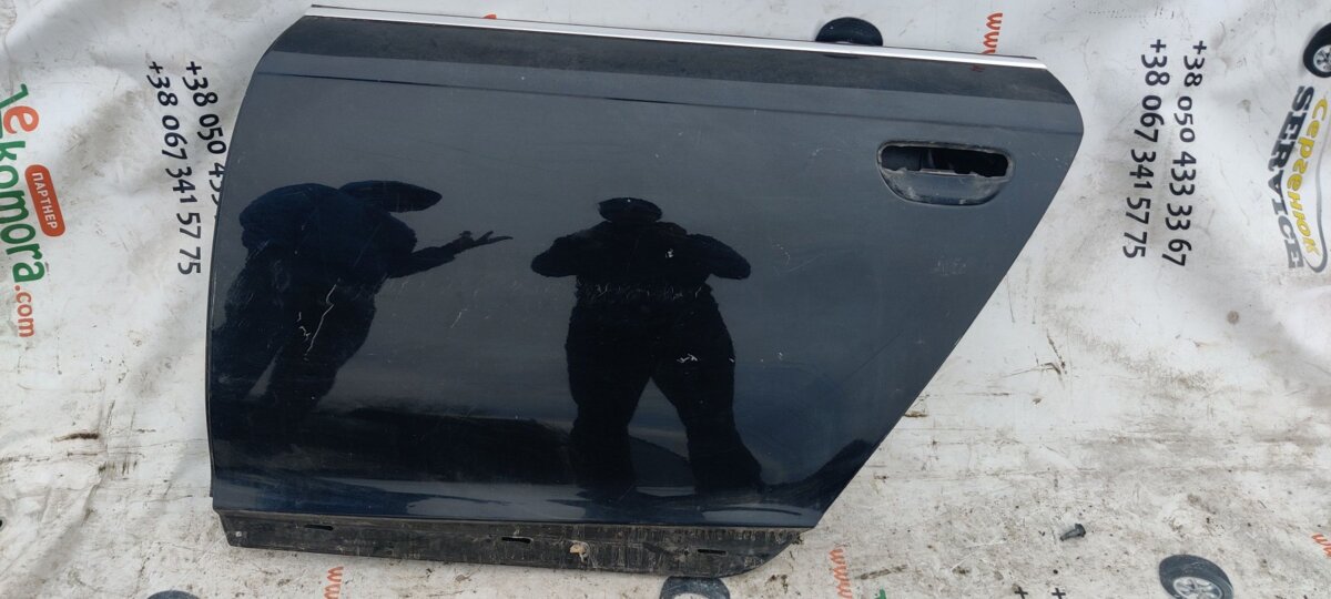 Дверка задня ліва Audi A6 C6 (2004-2011) 4F0833051D