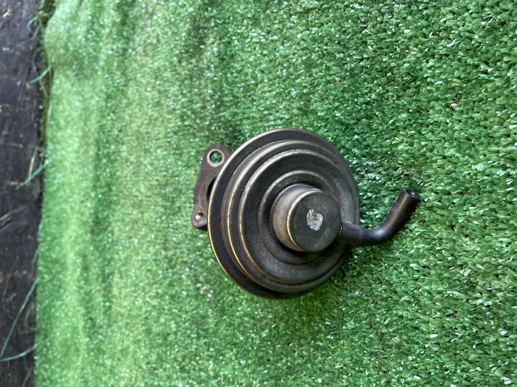 Клапан  egr рециркуляції газів Audi A6 C6 (2004-2011) 059131503H