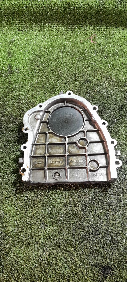 Кришка двигуна передня верхня права Audi A6 C6 (2004-2011) 059109130D