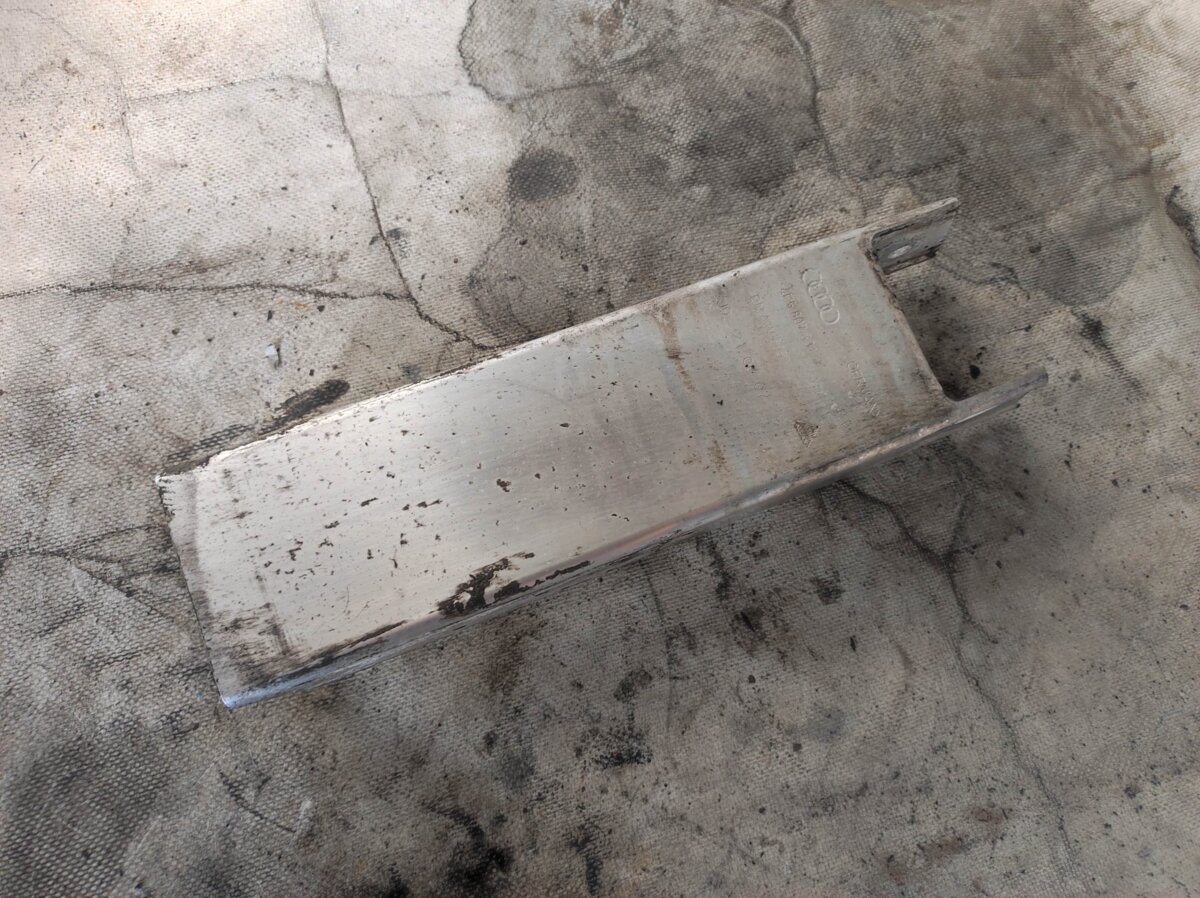 Кронштейн підсилювача заднього бампера Audi A6 C6 (2004-2011) 4F5807331