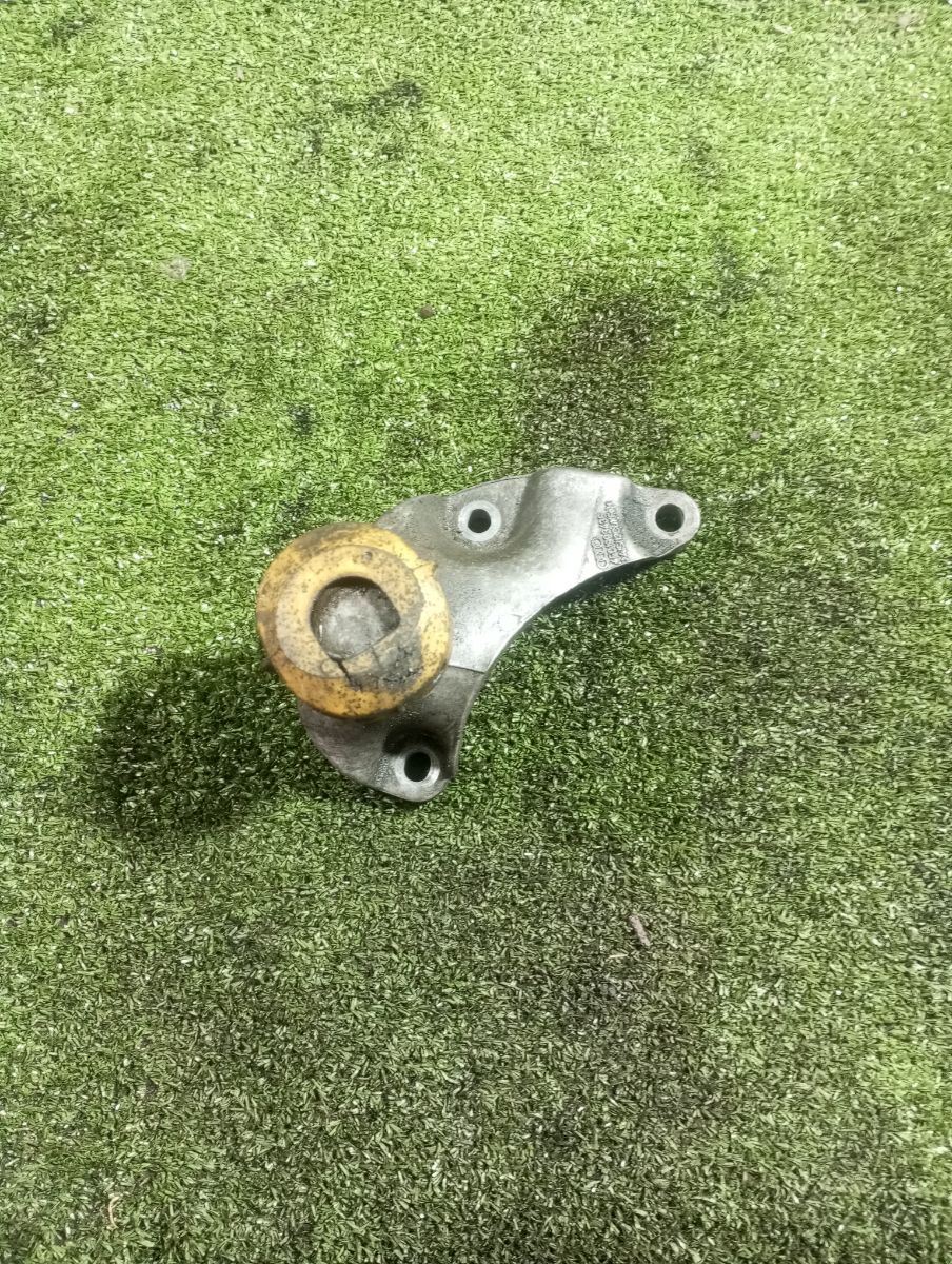 Кронштейн подушки двигуна Audi A6 C6 (2004-2011) 4F0199343F