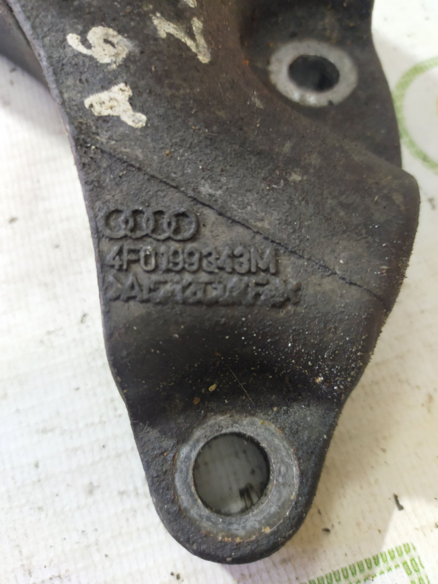 Кронштейн подушки опори двигуна Audi A6 C6 (2004-2011) 4F0199343M