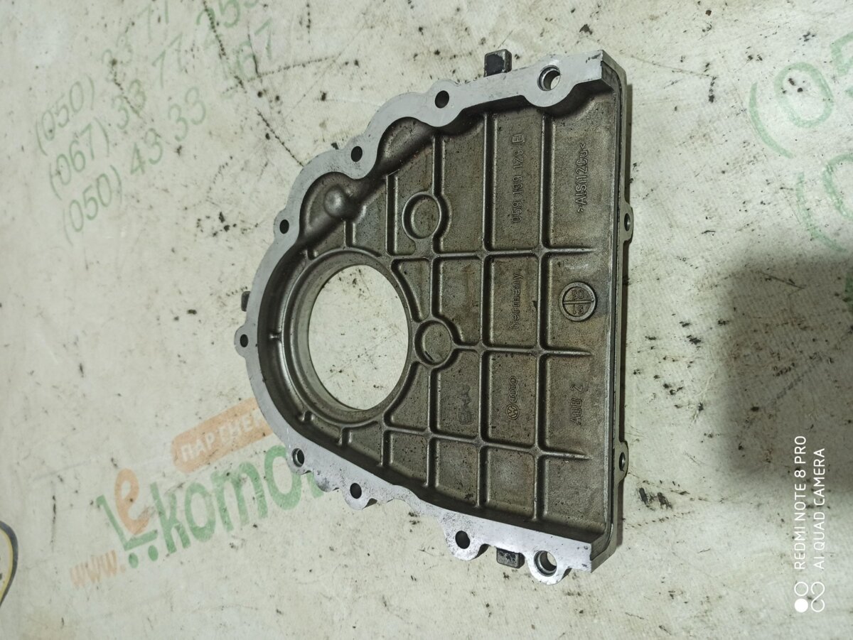 крышка двигателя верх зад лев 3.0 v6 tdi Audi A6 C6 (2004-2011) 059109129E