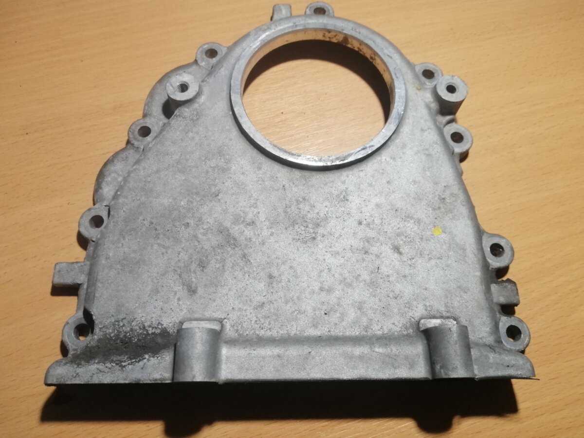 крышка двигателя верх зад лев 3.0 v6 tdi Audi A6 C6 (2004-2011) 059109129E