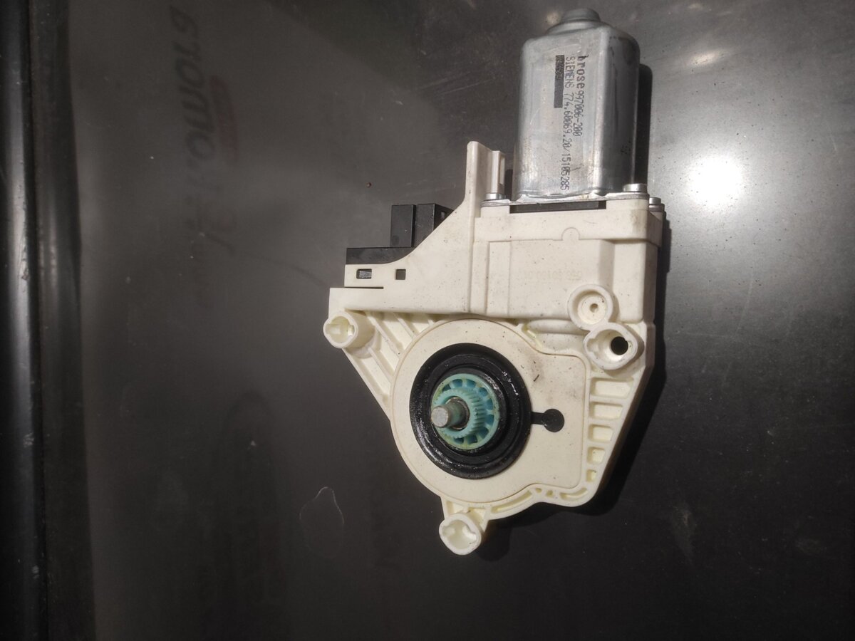 Моторчик склопідйомника задній правий 6 пінів Audi A6 C6 (2004-2011) 4F0959802C