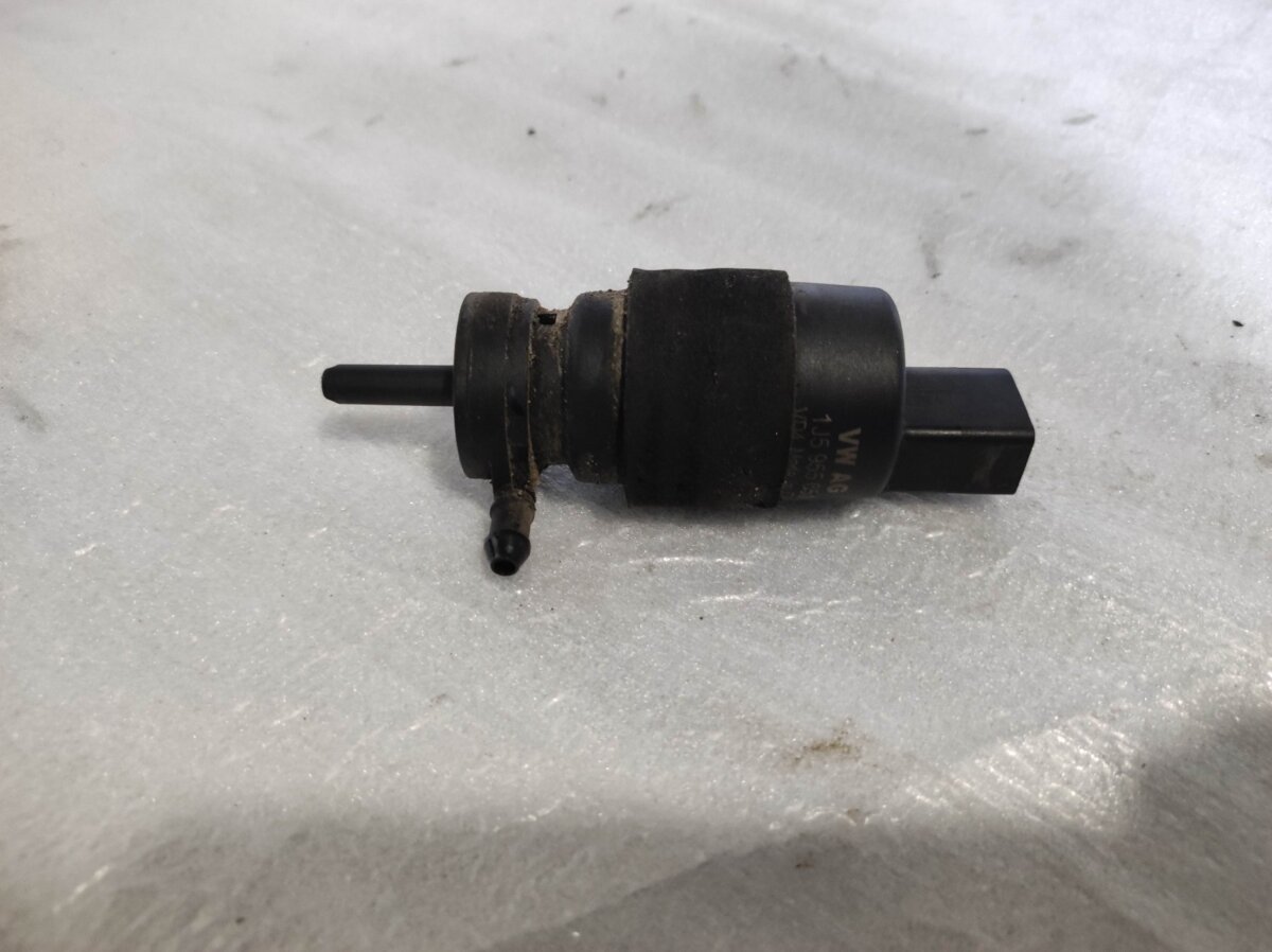 Насос омивача фар Audi A6 C6 (2004-2011) 1J5955651