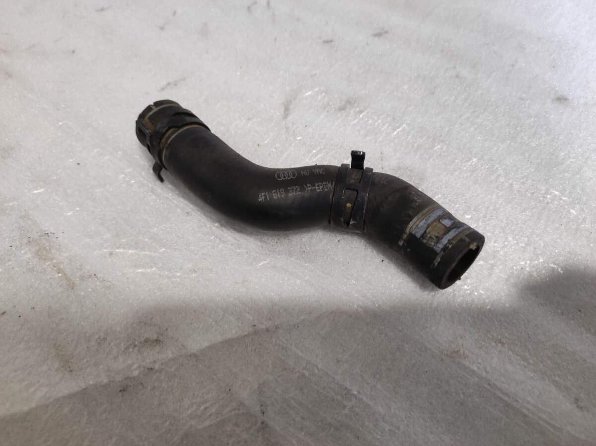 Патрубок охолодження Audi A6 C6   2004-2011 4F1819372