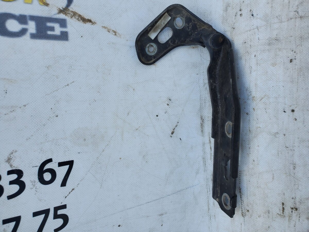 Петля капота ліва Audi A6 C6 (2004-2011) 4F0823301