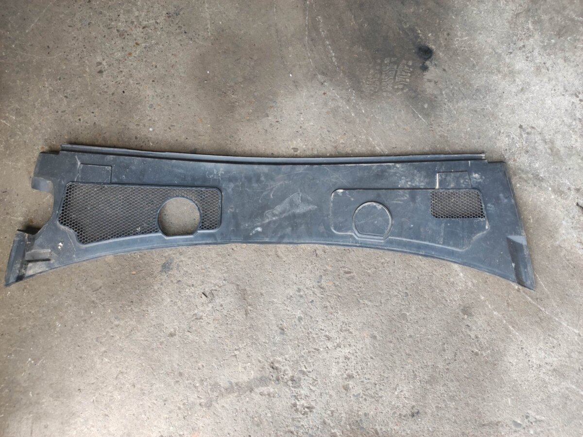 Пластик під лобове скло перед Жабо Audi A6 C6 (2004-2011) 4F1819447