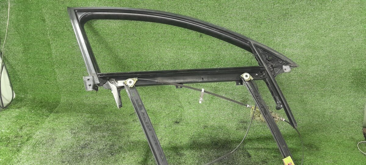 Рамка дверей передніх правих, механізм склопідйомника Audi A6 C6 (2004-2011) 4F0837630B