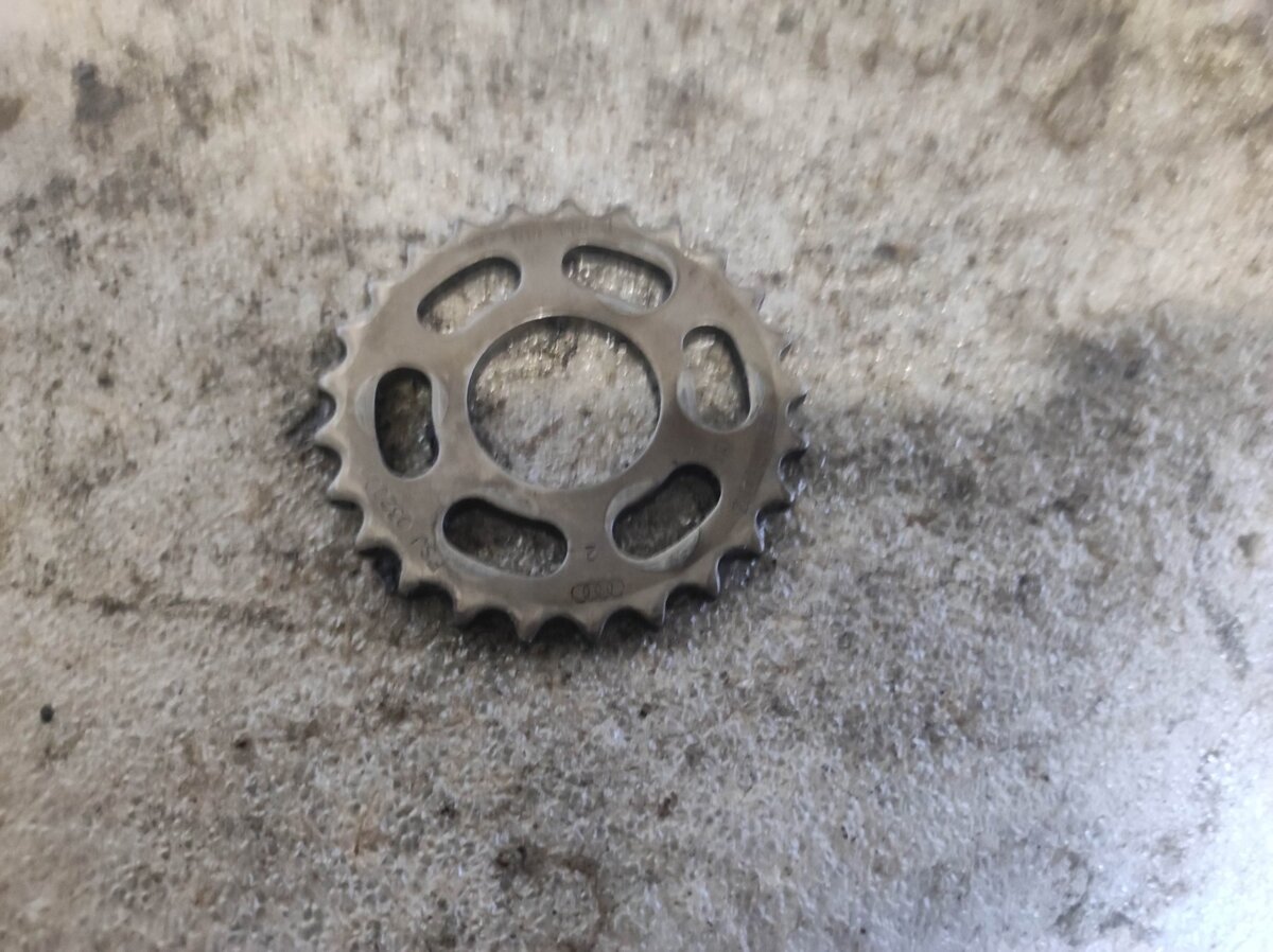 Шестерня натягувача ланцюга ГРМ 2,7/3,0/4,2 TDI Audi A6 C6 (2004-2011) 057109116J