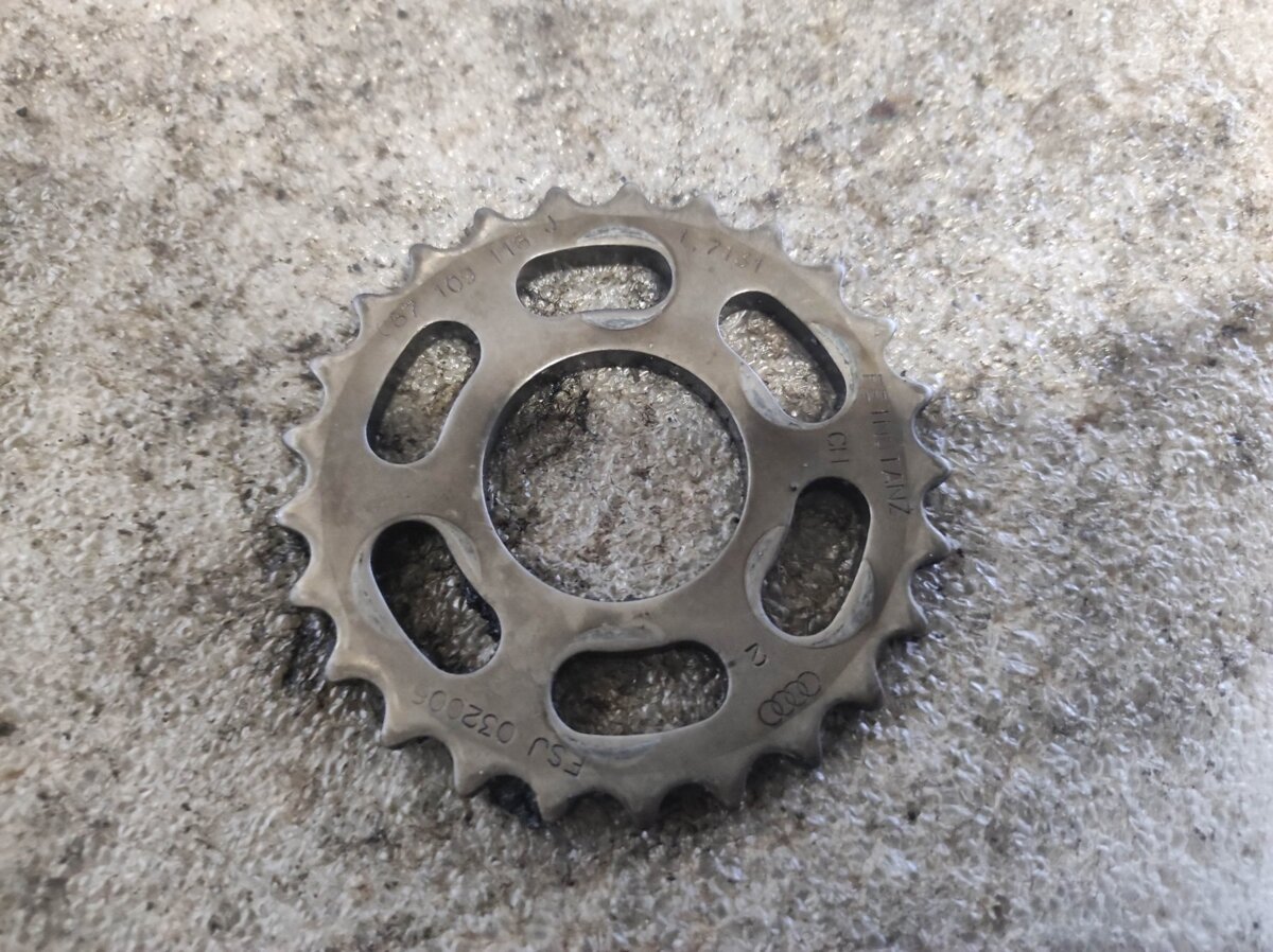 Шестерня натягувача ланцюга ГРМ 2,7/3,0/4,2 TDI Audi A6 C6 (2004-2011) 057109116J