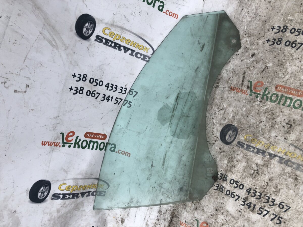 Скло передніх дверей, правих Audi A6 C6 (2004-2011) 4F0845202D