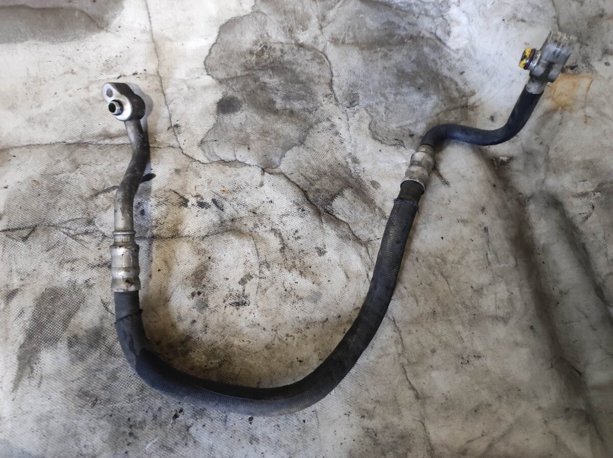 Шланг трубка крндеціонеру Audi A6 C6 (2004-2011) 4F0260701M