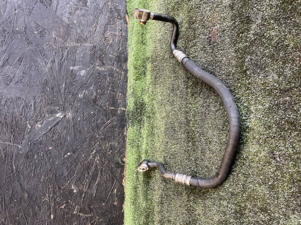 Трубка кондиціонера 3.0tdi 24v, 2.7tdi 24v Audi A6 C6 (2004-2011) 4F0260701M