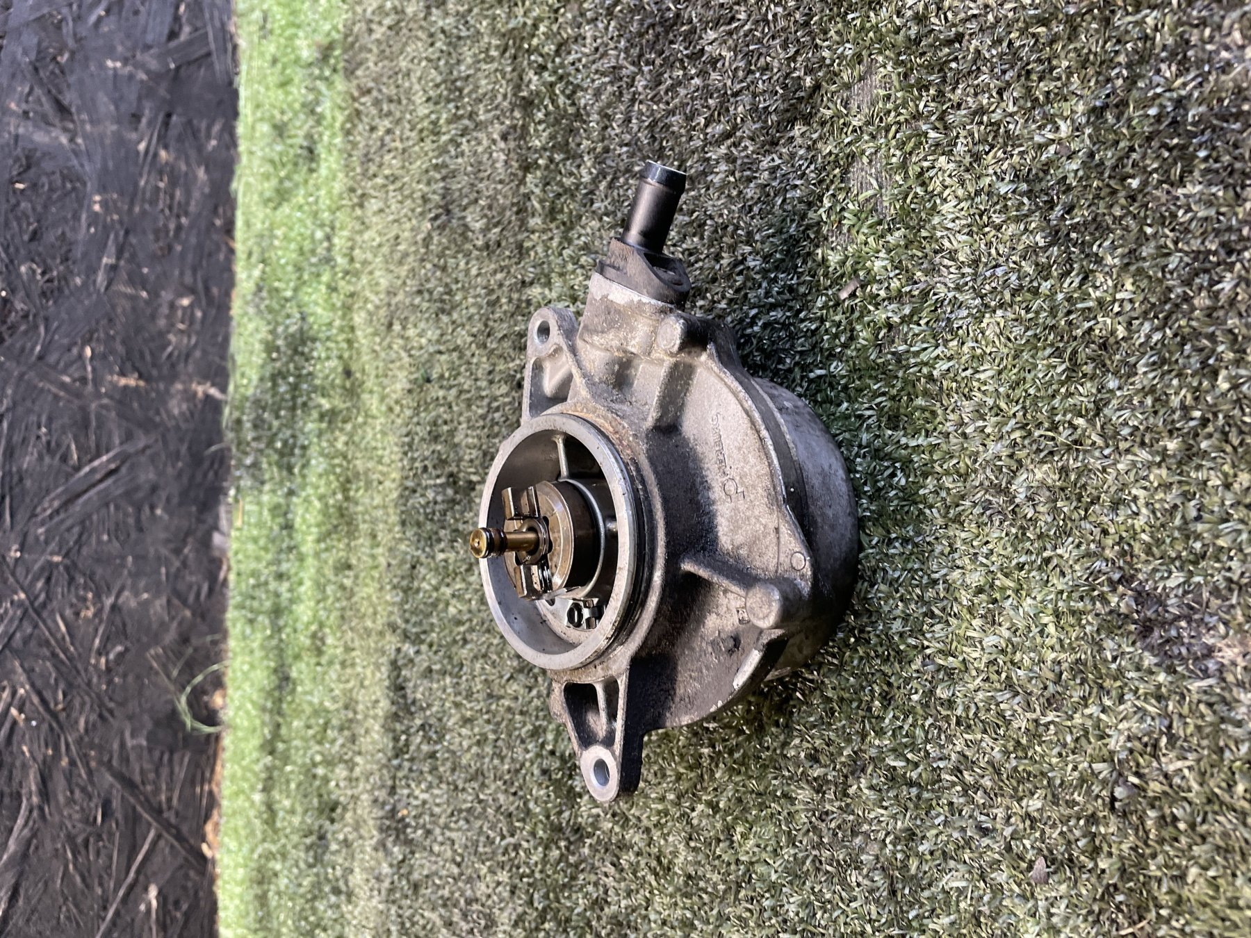 Вакумний насос Audi A6 C6 (2004-2011) 057145100L