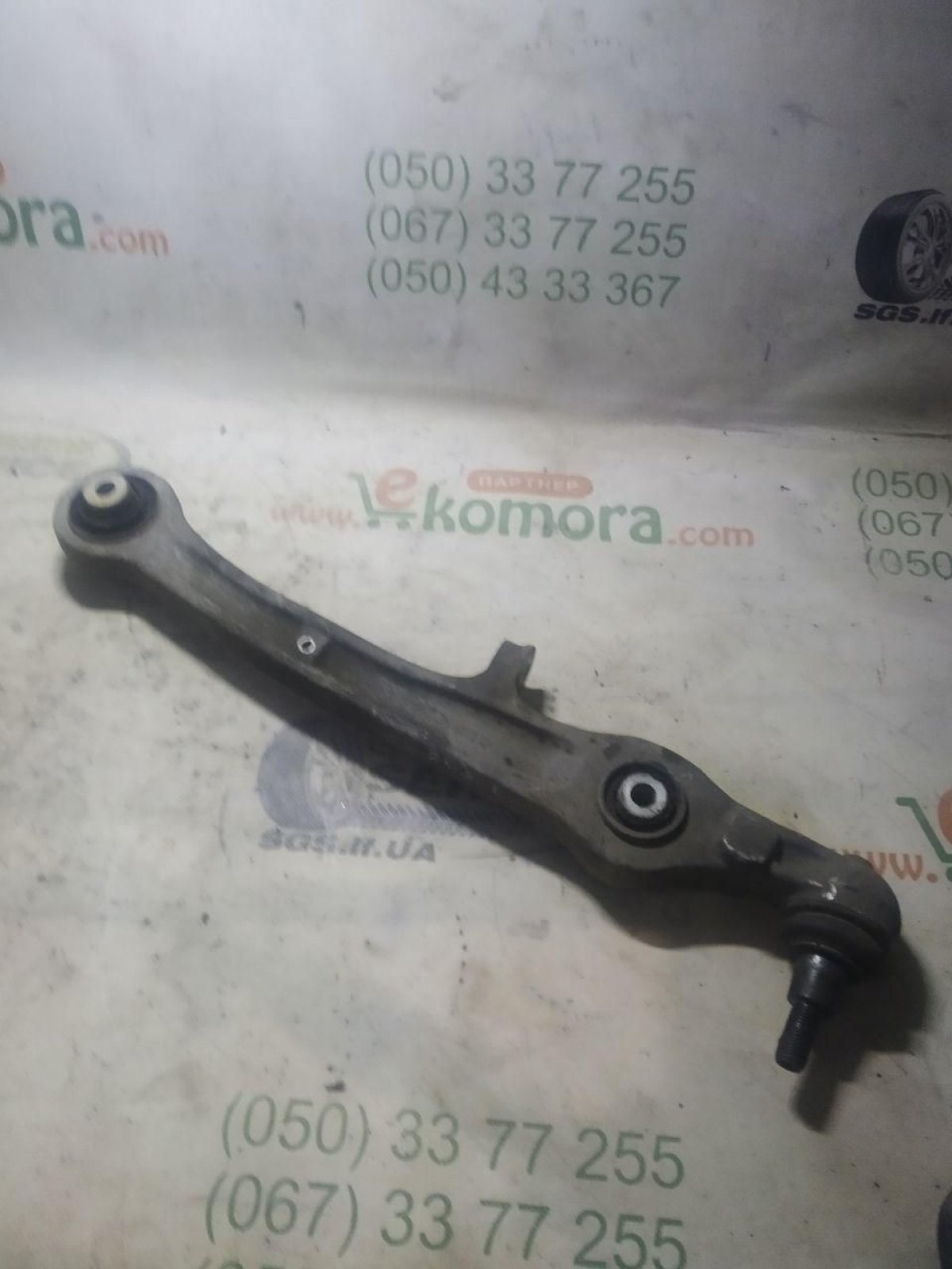 важіль передньої підвіски нижній, лівий/правий; стійки і важелі підвіски Audi A6 C6 (2004-2011) 4F0407151A