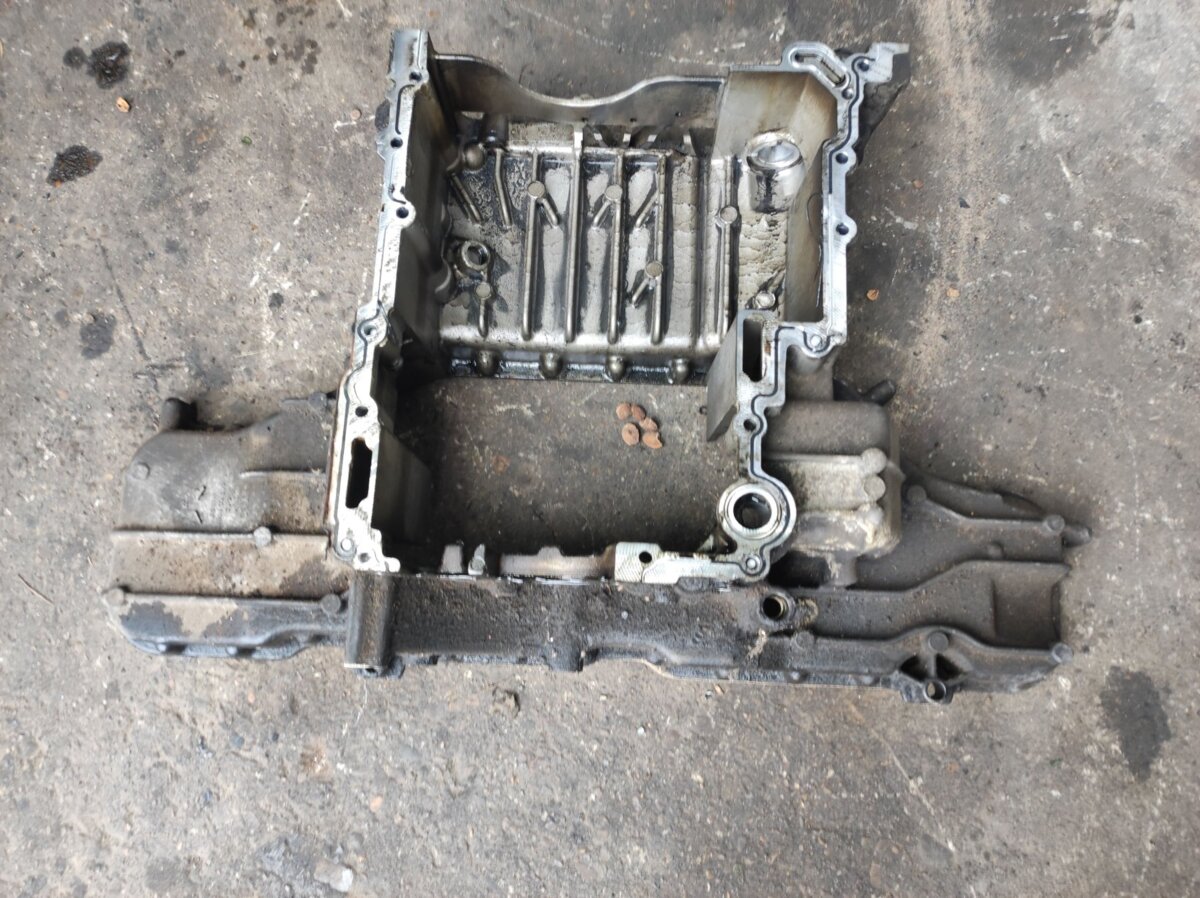 Верхня частина масляного піддону 3.0tdi Audi A6 C6 (2004-2011) 059103603AN