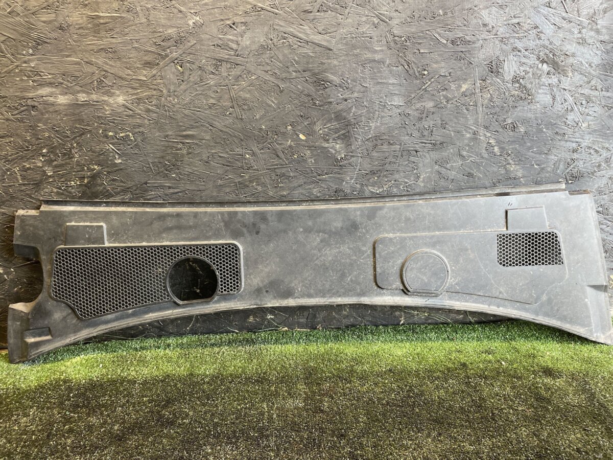 Жабо під лобове скло Audi A6 C6 (2004-2011) 4F1819447