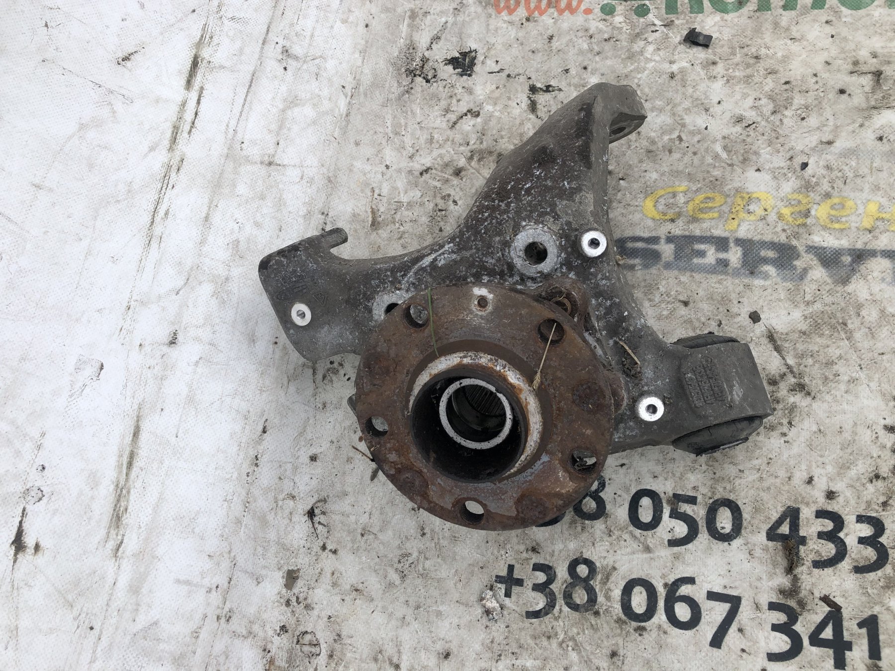 Задній кулак зі ступицею взборі лівий Audi A6 C6 (2004-2011) 4F0505433G