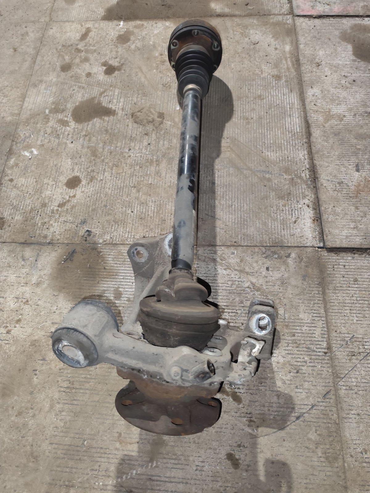 Задній кулак зі ступицею взборі лівий Audi A6 C6 (2004-2011) 4F0505433G