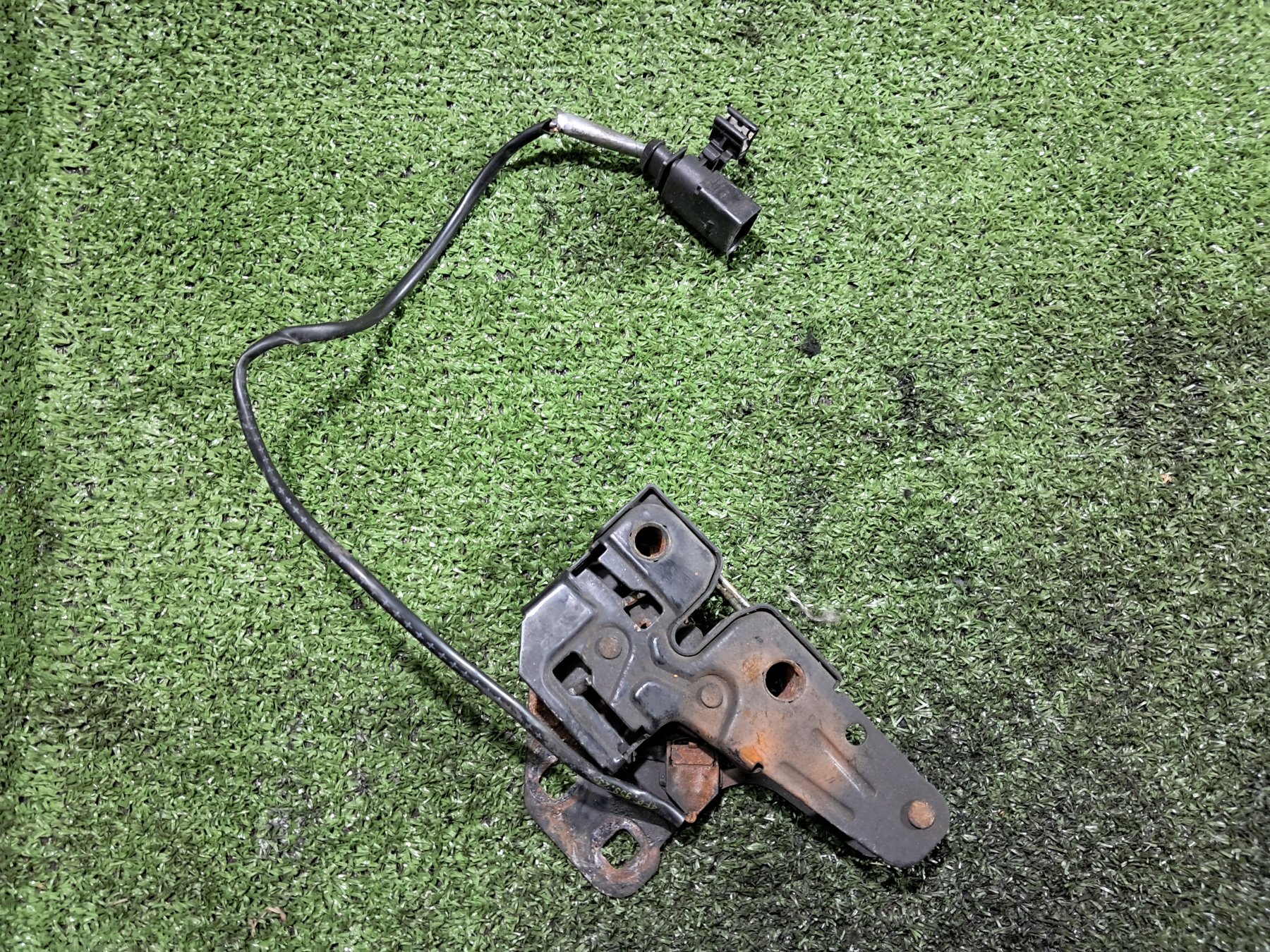 Замок капота Audi A6 C6 (2004-2011) 4F0823509A