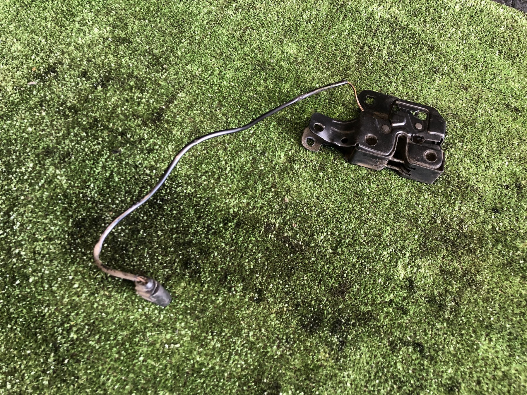 Замок капота з мікровимикачем (4f0823509a) Audi A6 C6 (2004-2011) 4F0823509