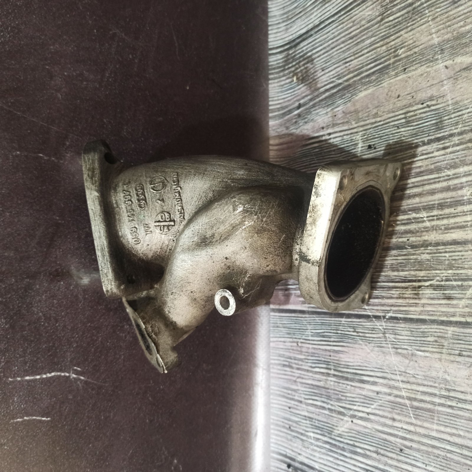 Патрубок дросельної заслонки. Audi A6 C6 (2004-2011),A8 (4E) 07-10 059145997J