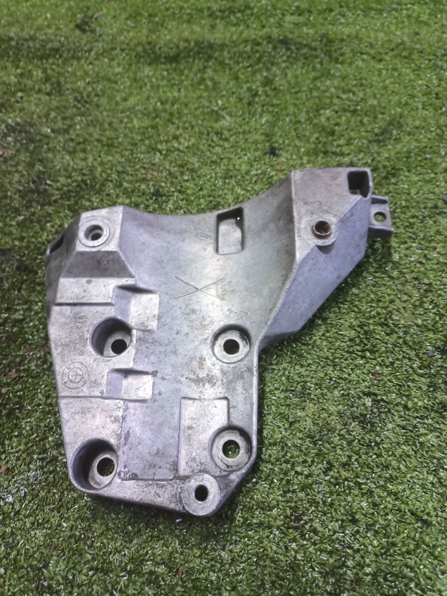 Кронштейн кріплення компресора кондиціонера  BMW 3 Series E36 (1990-2000) 64552246146