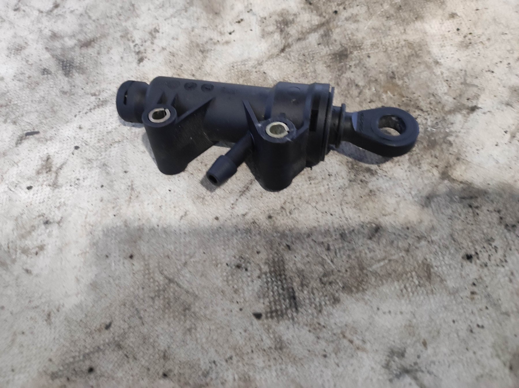 Циліндр зчеплення головний BMW 3 Series E46 (1998-2006) 21521163899