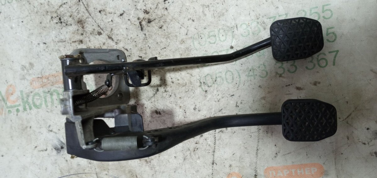 Опорный кронштейн с педалями BMW 3 Series E46 (1998-2006) 35112229128