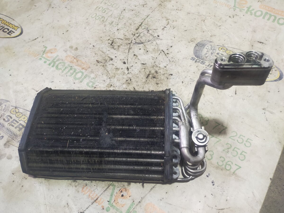 охолоджувач повітря BMW 5 Series E39 (1995-2003) 64118363782