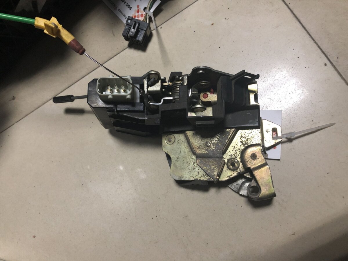 Підсилювач замка дверей BMW 5 Series E39 (1995-2003) 8352165