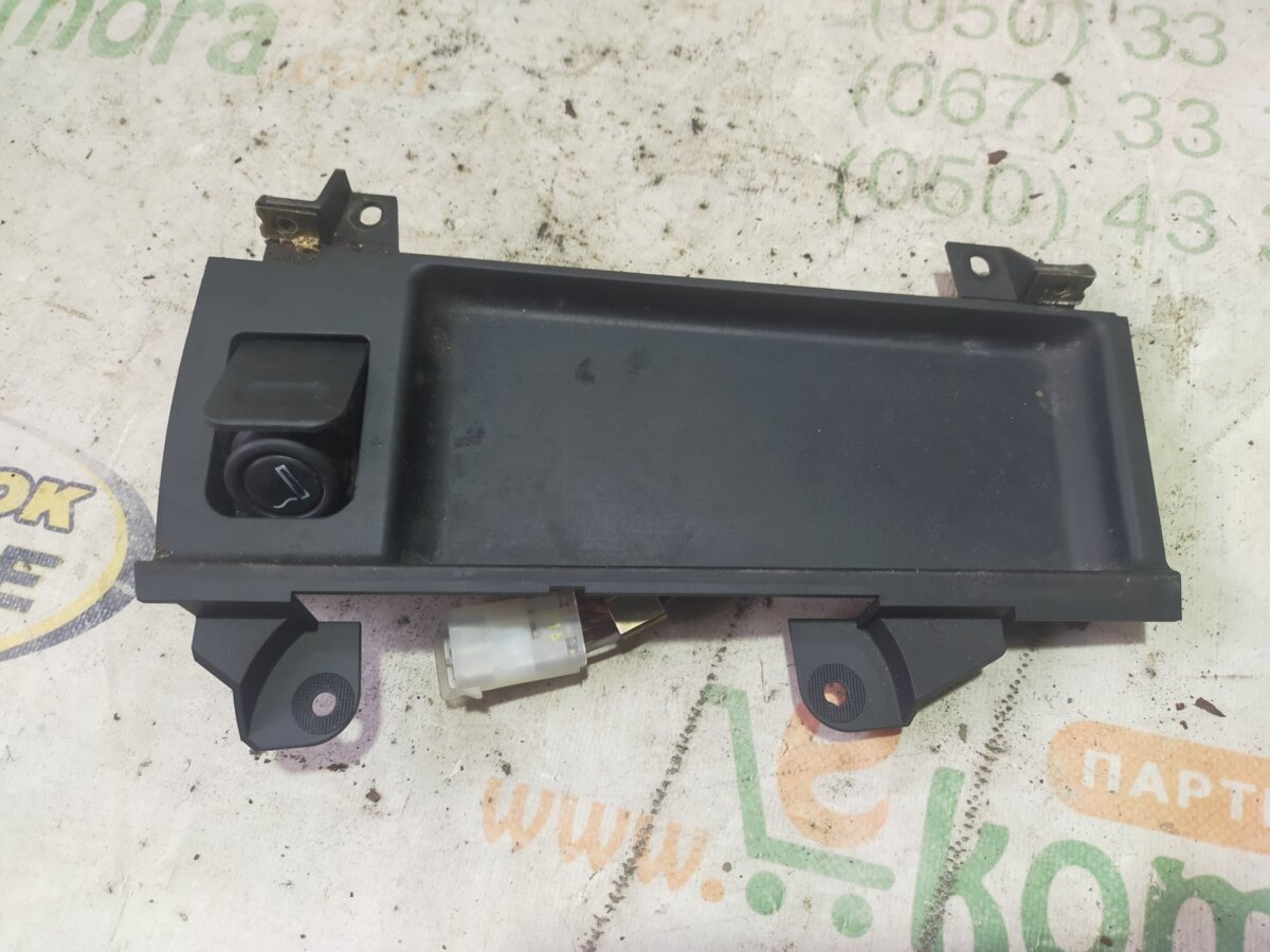 полиця з гніздом прикурювача  BMW 5 Series E39 (1995-2003) 51168159694