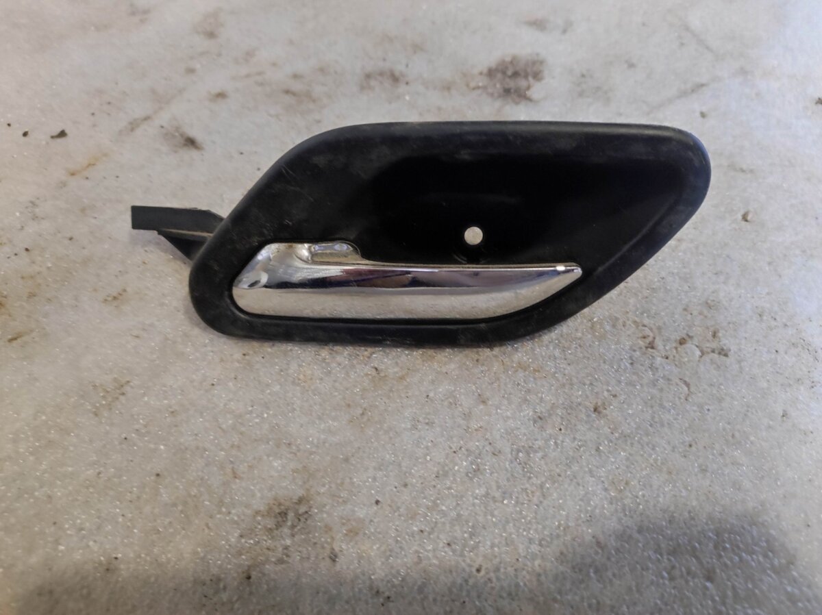 Ручка дверей лівої внутрішня передня/задня BMW 5 Series E39 (1995-2003) 51218226049