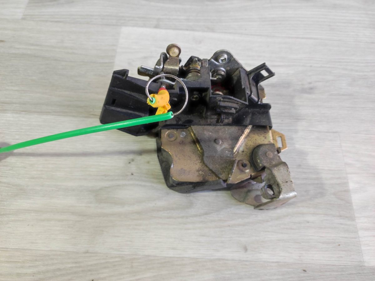 Замок передней двери правый BMW 5 Series E39 (1995-2003) 51218235104