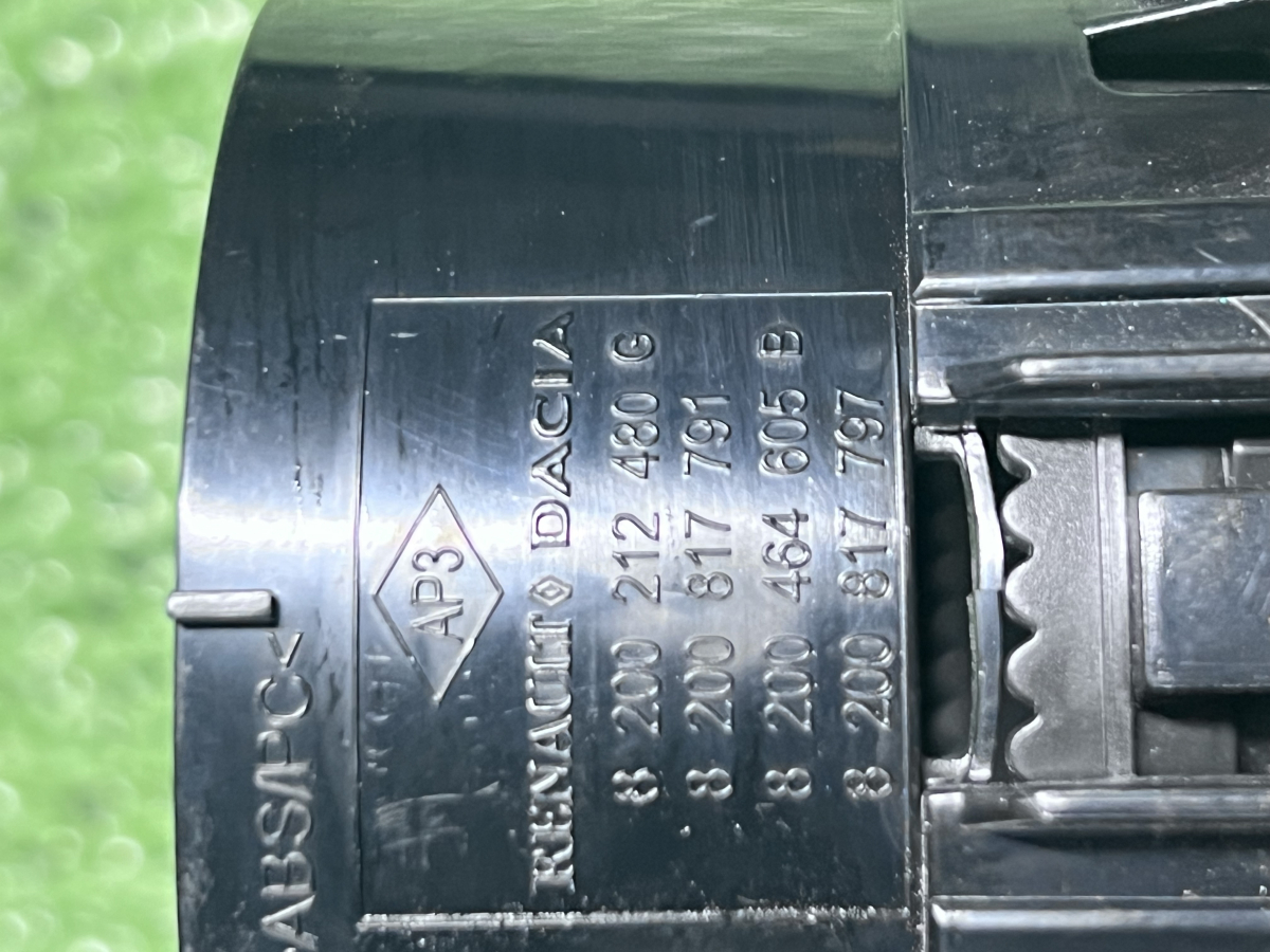 Дефлектор обдуву салону Dacia Logan 2004–2012 8200817791