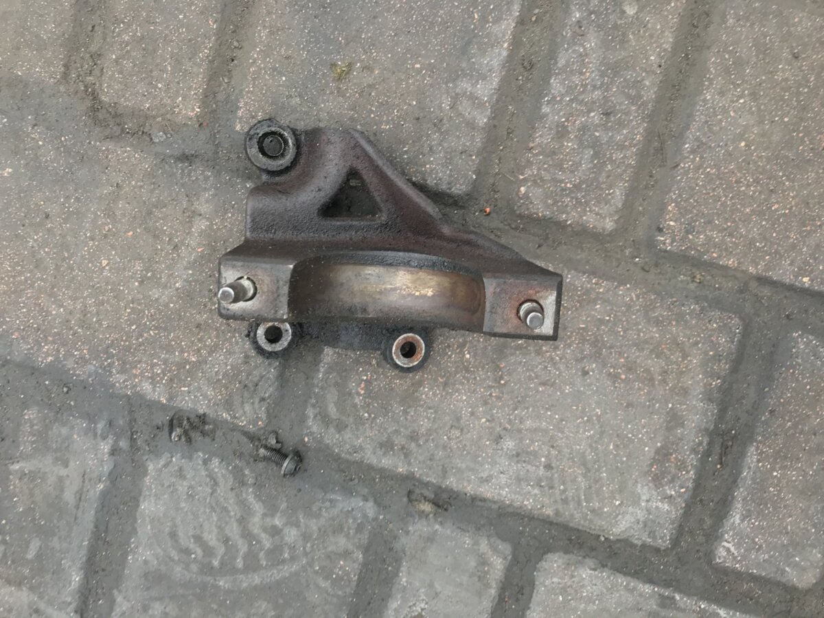 кронштейн кріплення двигуна Ford Focus MK1 (1998-2005) 4M513K305BC