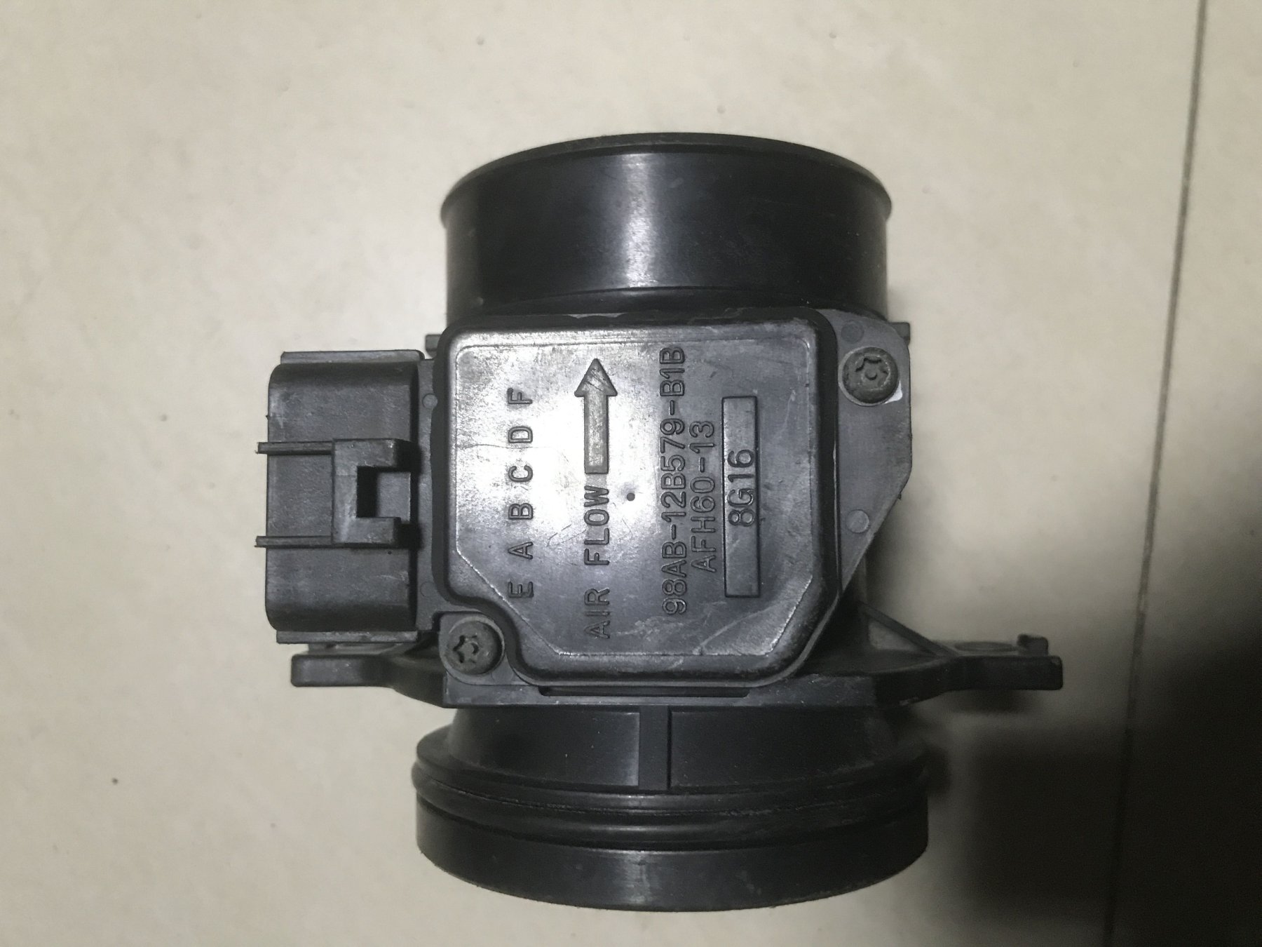 витратомір повітря; датчик впуску повітря; датчик масової витрати повітря; датчик повітря на впуску; датчик потоку повітря; дрпп; повітромір; датчик потоку (витрати повітря, витратомір MAF - (Mass Airflow)) Ford Focus MK1 (1998-2005),Mondeo MK3 (2000-2007