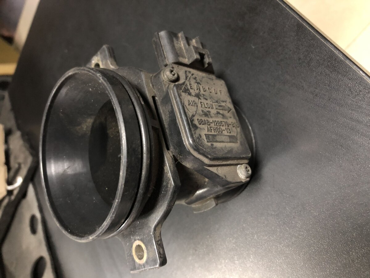 витратомір повітря Ford Focus MK1 (1998-2005) 98AB12B579B1B