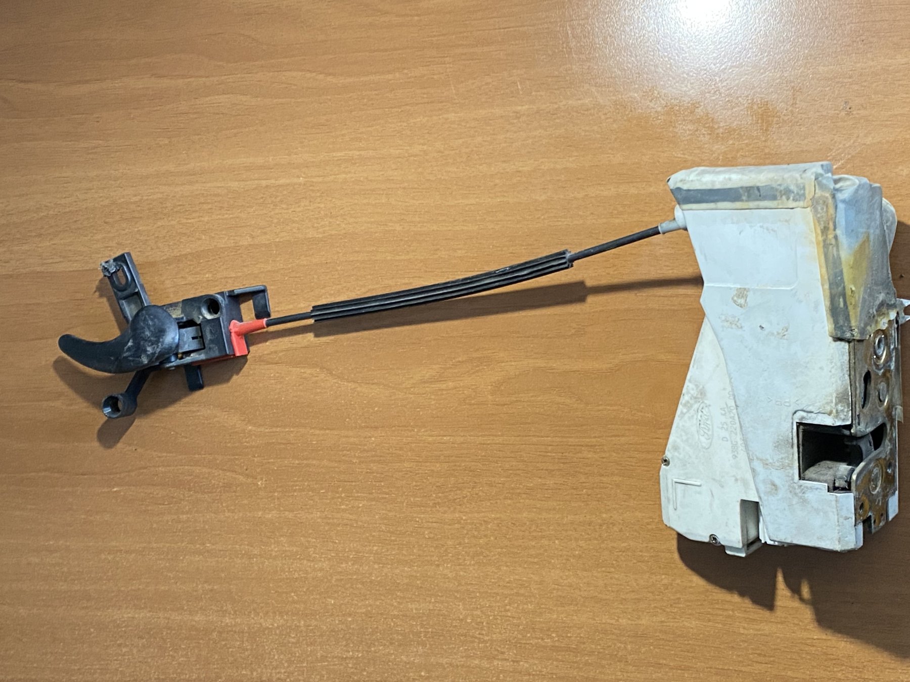 Замок задній правий Ford Galaxy MK1 (1995-2006) 93BG220A20DD