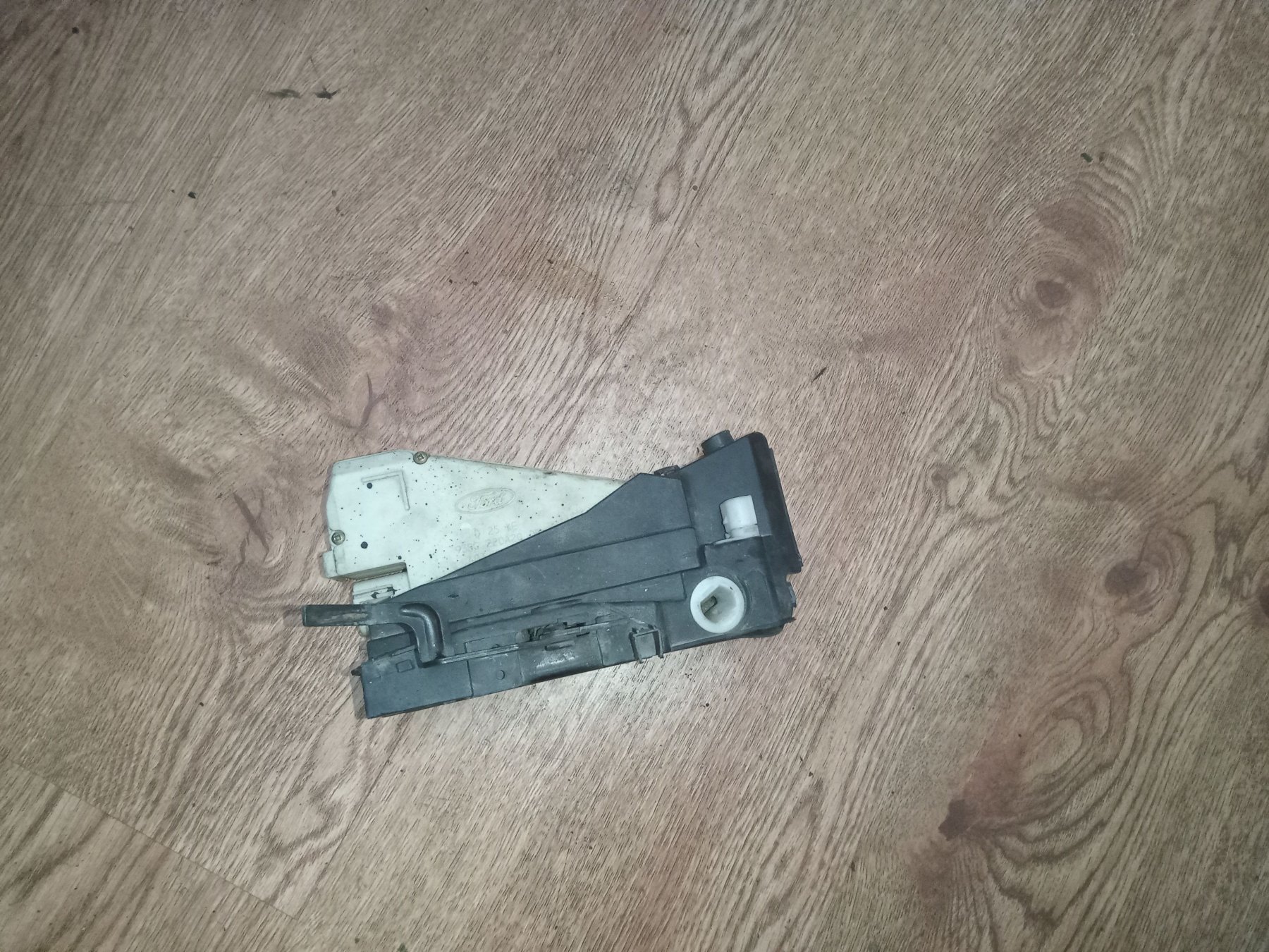 Замок задній правий Ford Galaxy MK1 (1995-2006) 93BG220A20DD