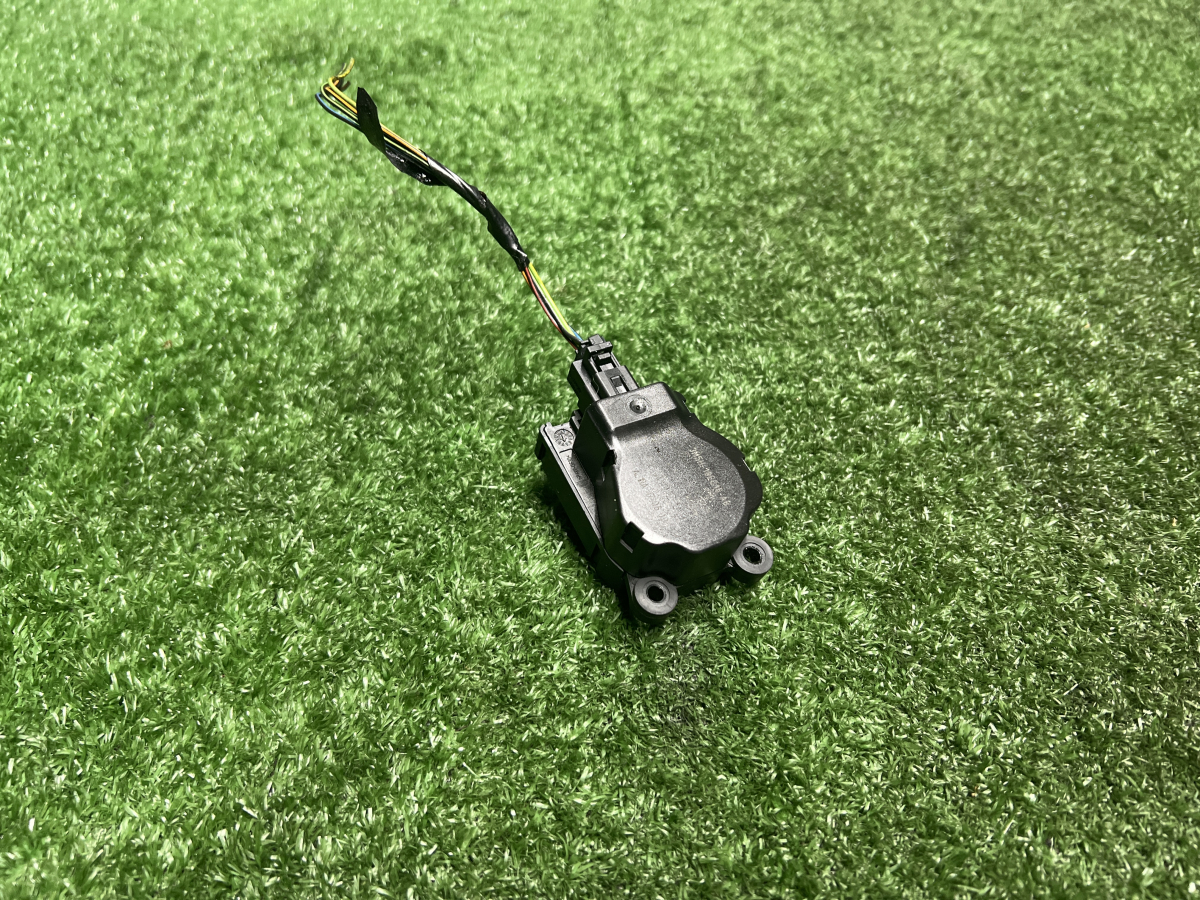 Моторчик заслінки пічки (шаговий моторчик двигун) Ford Kuga MK1 (2008-2012) 3M5H19E616AB