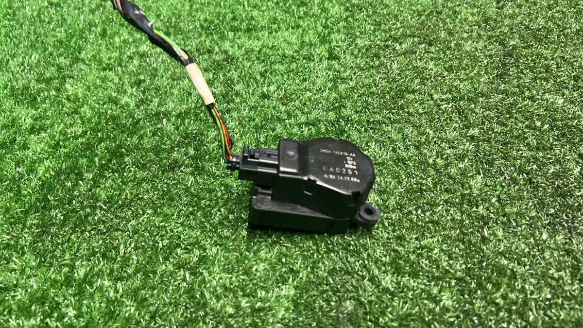 Моторчик заслінки пічки (шаговий моторчик двигун) Ford Kuga MK1 (2008-2012) 3M5H19E616AB