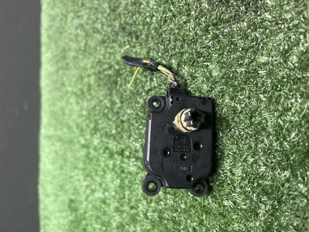 Моторчик заслінки пічки (шаговий моторчик двигун) Ford Kuga MK1 (2008-2012) 3M5H19E616AB